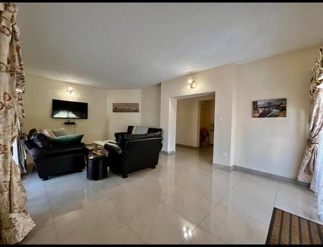 5 BEDROOM HOUSE FOR SALE IN WOODMEAD